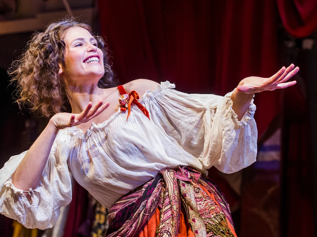 Nell Gwynn, Apollo Theatre- Photo: Tristram Kenton